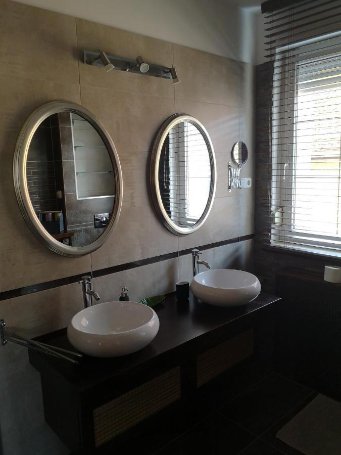 Hotello Apartmanhaz Es Panzio Залаэгерсег Экстерьер фото