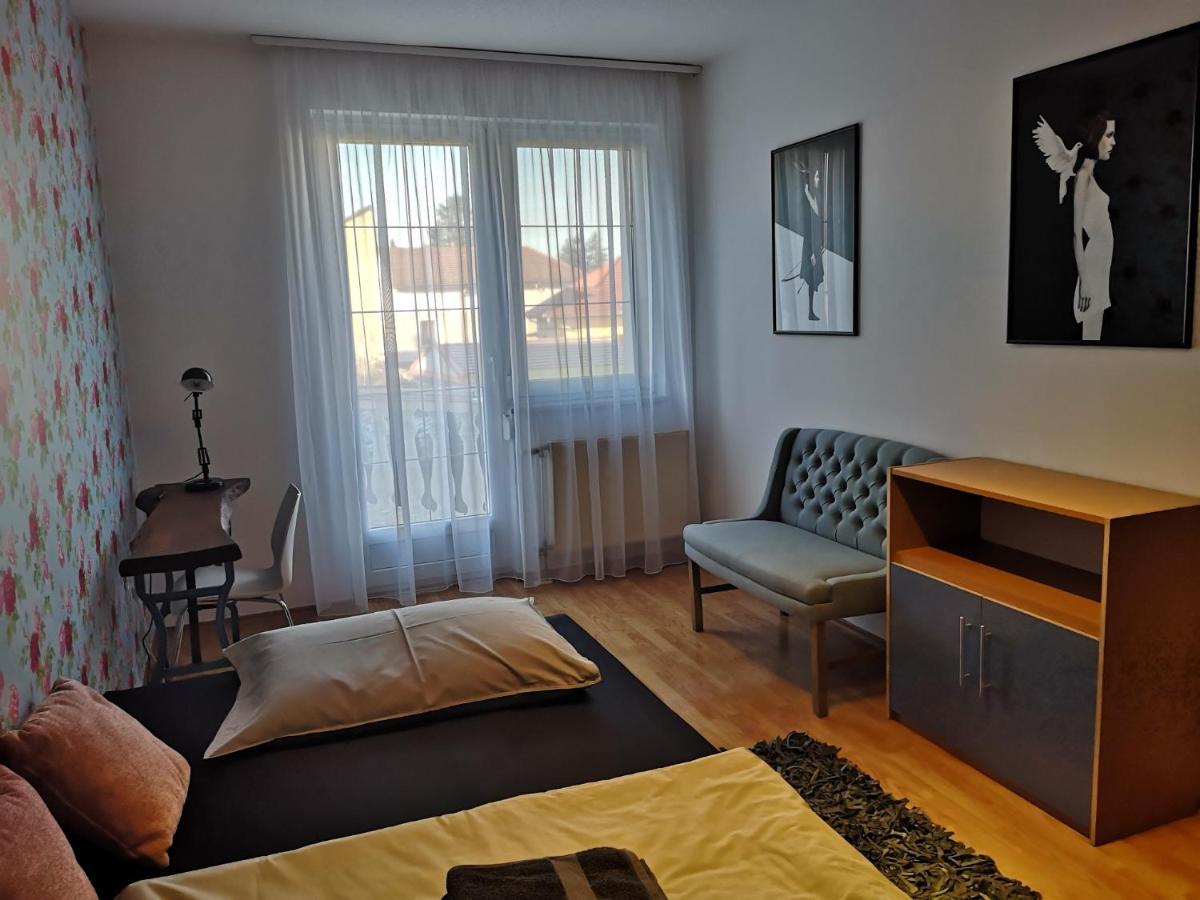 Hotello Apartmanhaz Es Panzio Залаэгерсег Экстерьер фото
