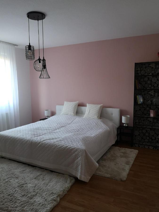Hotello Apartmanhaz Es Panzio Залаэгерсег Экстерьер фото