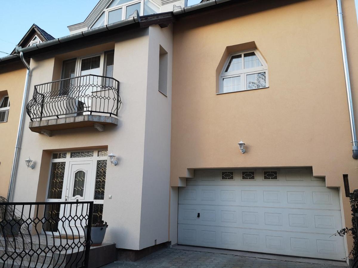 Hotello Apartmanhaz Es Panzio Залаэгерсег Экстерьер фото