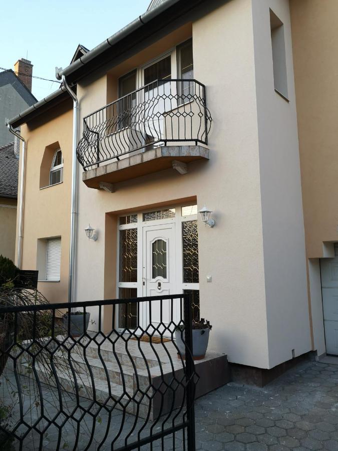 Hotello Apartmanhaz Es Panzio Залаэгерсег Экстерьер фото