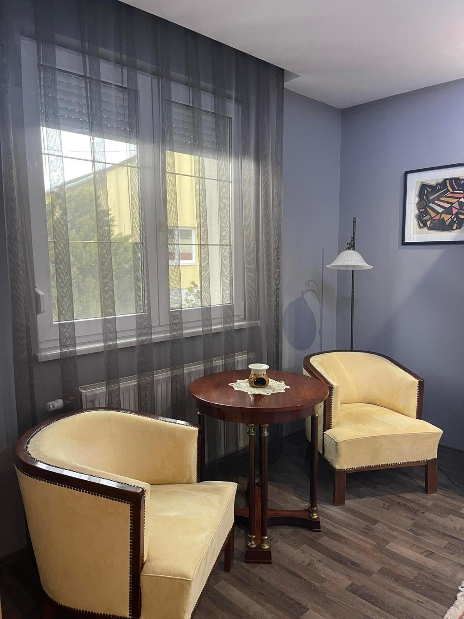 Hotello Apartmanhaz Es Panzio Залаэгерсег Экстерьер фото